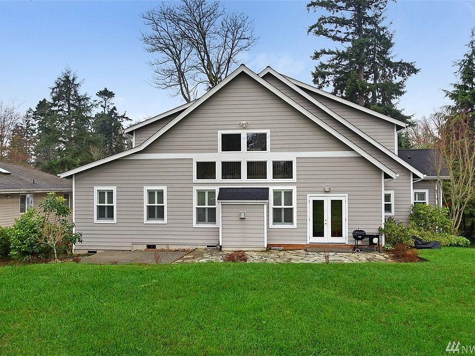 2nd image of 648 Azalea Ave NE