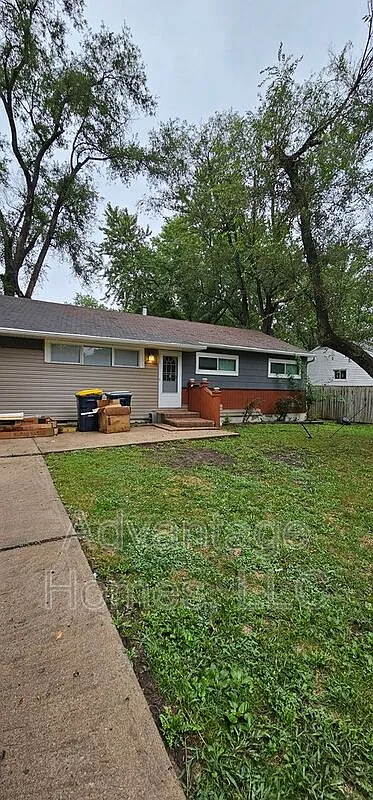 4 bed, 2.0 bath, 1100 sqft, $1,350 — Photo 3
