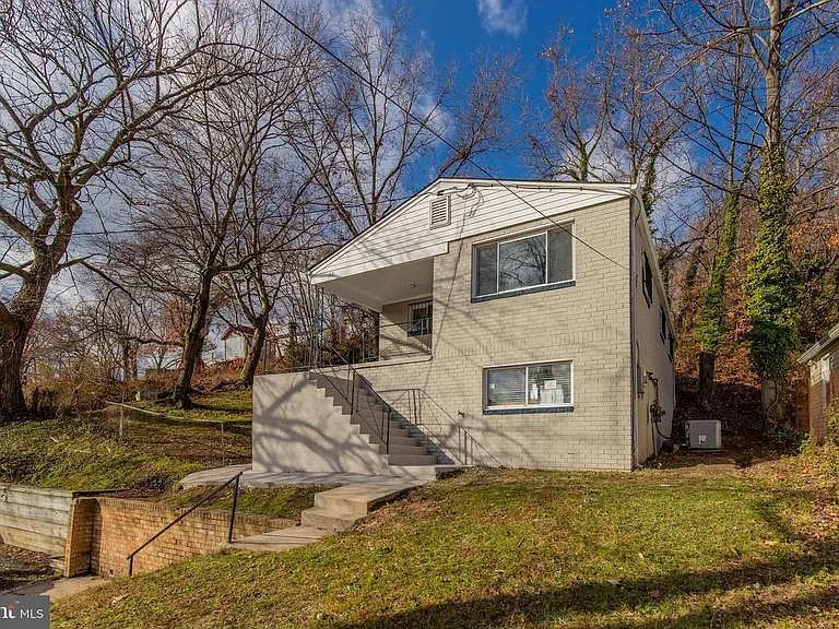 22 Chamber Ave — Photo 24