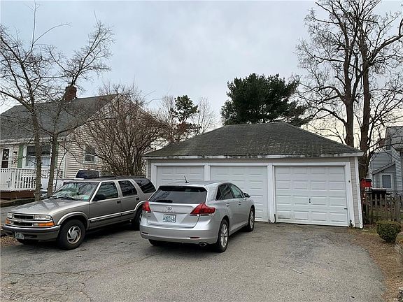 4th image of 154 Burgess Ave