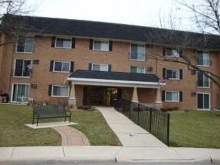 1st image of 580 Lawrence Ave APT 212