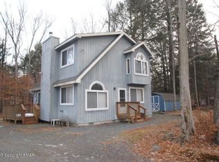 7157 Winnebago Dr, Pocono Lake, PA 18347
