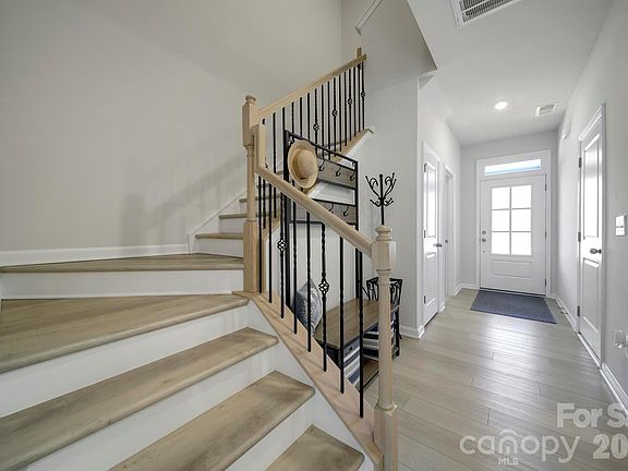 5th image of 7032 Everly Commons Ln