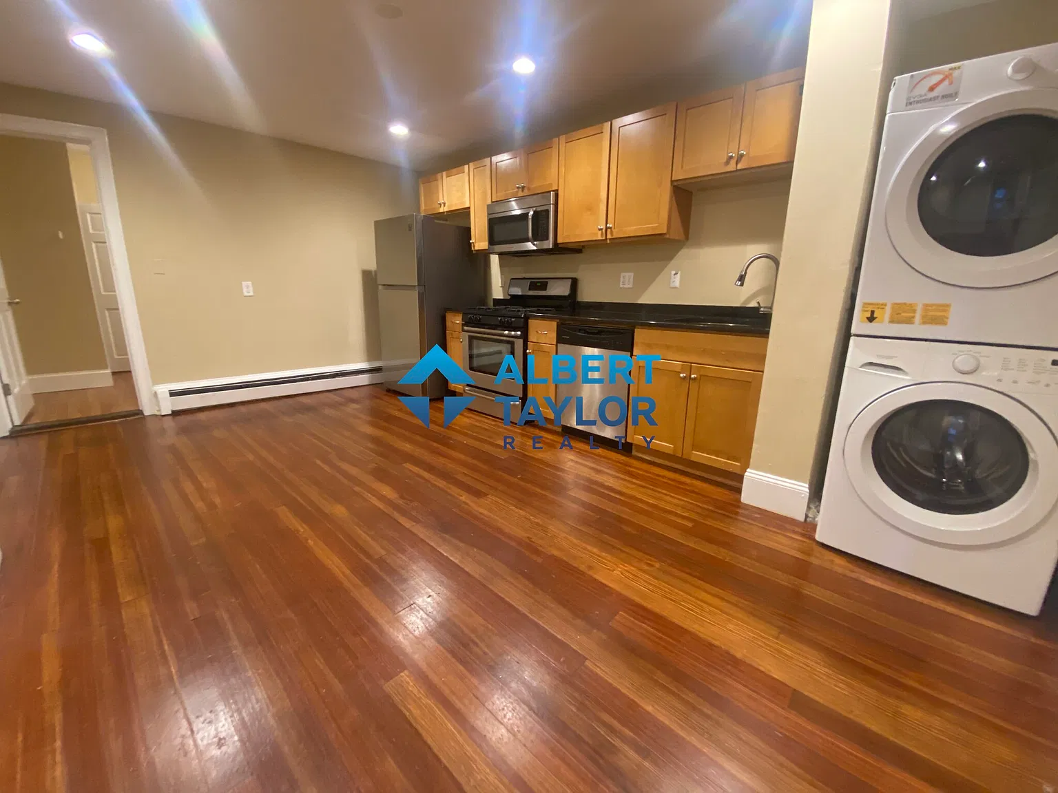 5 bed, 1400 sqft, $9,000 — Photo 4