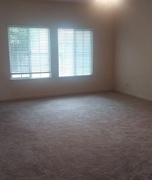 689 Gateway Cir — Photo 9