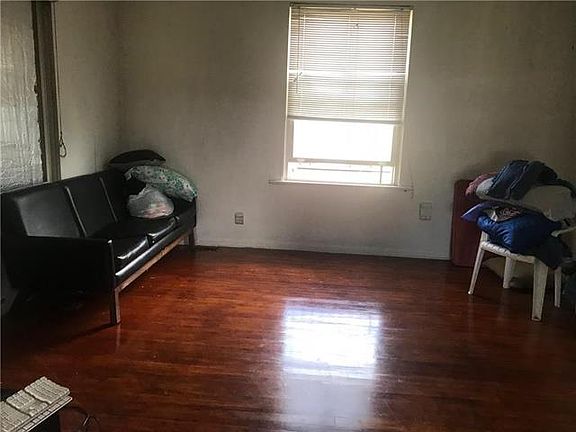 4th image of 2615 E 8th St