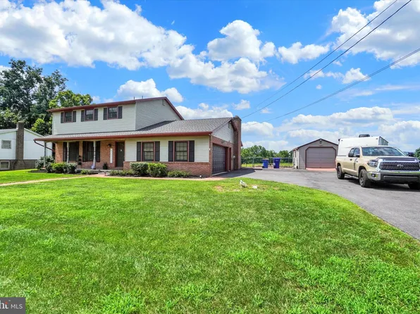 2005 Andover Dr, Dover, PA 17315