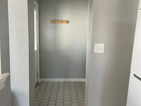 4th image of 221 E High St