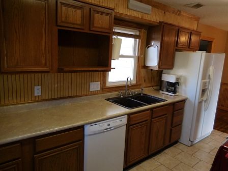 Kitchen w/ dishwasher @ SBS