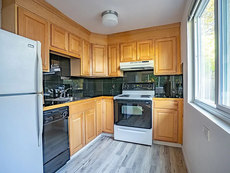 4456 Whitman Ave N — Photo 17
