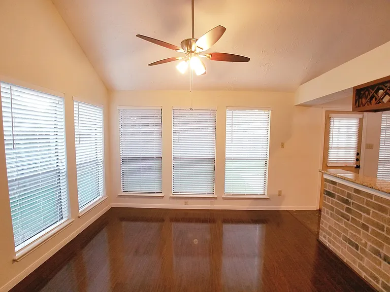 2111 Echo Rdg — Photo 12