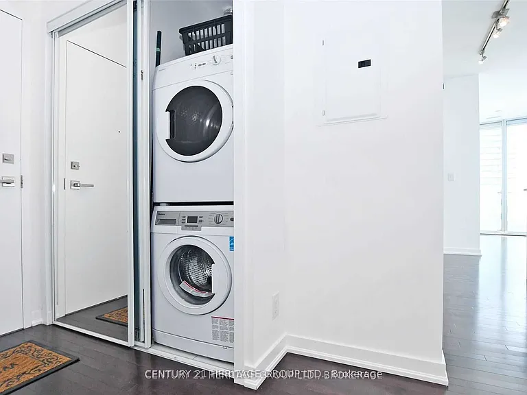 12 York St #5202 — Photo 14
