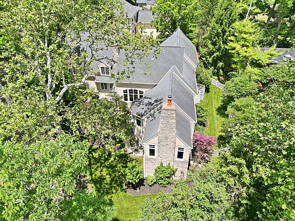3rd image of 2950 Linkbury Ln