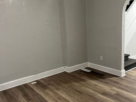 2nd image of 1527 Villa Ave