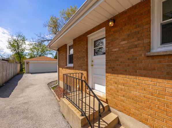 126 Westmore Meyers Rd, Lombard, IL 60148
