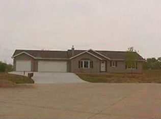 1261 Iowa St, Pella, IA 50219