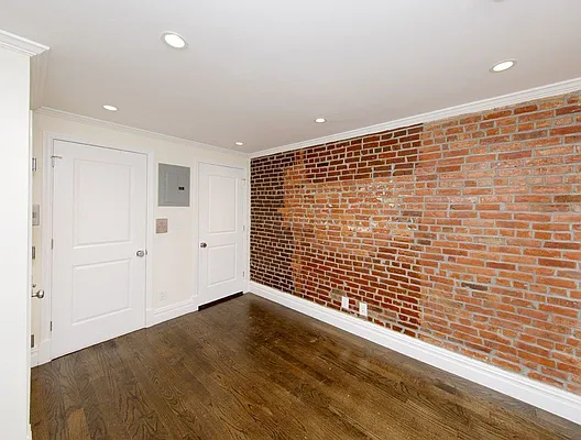 Rented by R New York | media 12