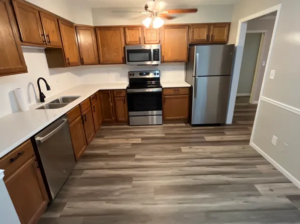 3712 Pinnacle Ct, Lawrence, KS 66049