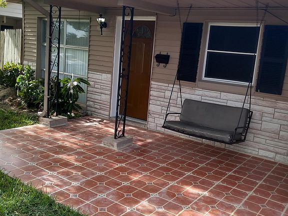 2nd image of 2922 Sprague Dr