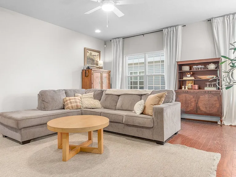 1545 Ocean Garden St — Photo 10