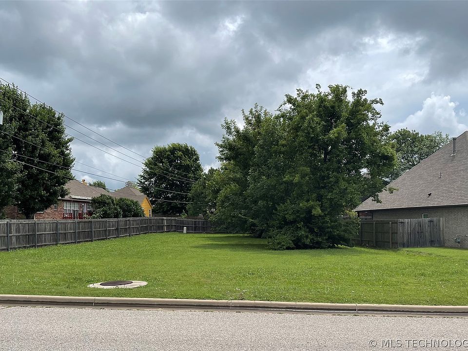 1st image of 2947 N Lions Dr