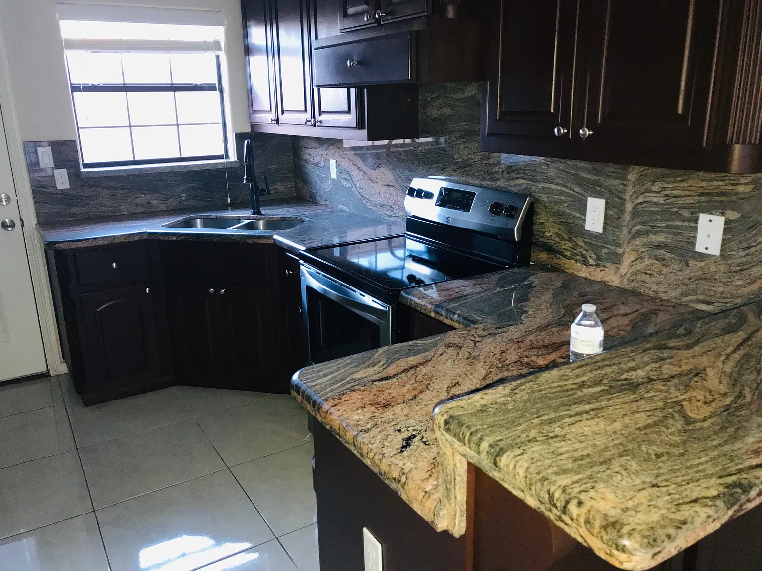 202 S Ridge Ln — Photo 3