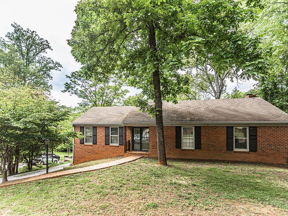 1st image of 128 Dogwood Pl