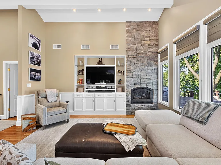 31 Colony Rd — Photo 6