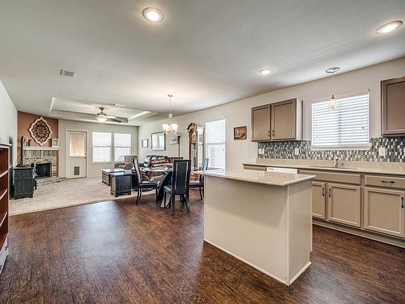 3rd image of 1604 Willoughby Way