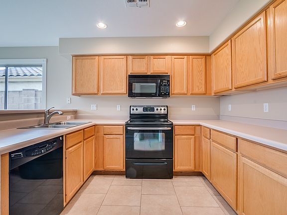 5th image of 3313 E Juanita Ave