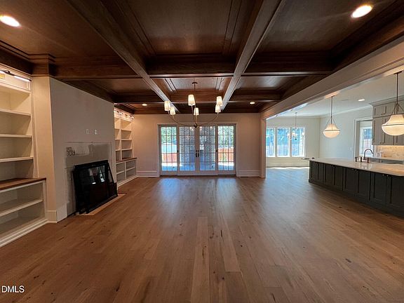 3rd image of 1104 Oldfourth Ln