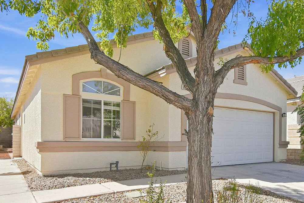 3 bed, 2.0 bath, 1305 sqft, $2,040 — Photo 3