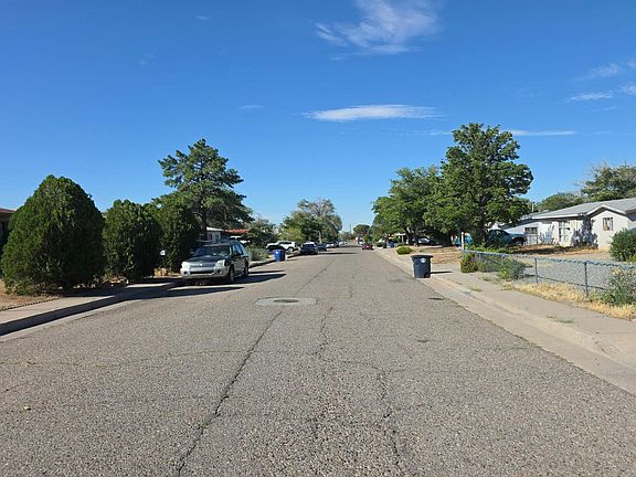 4th image of 1120 Maxine St NE