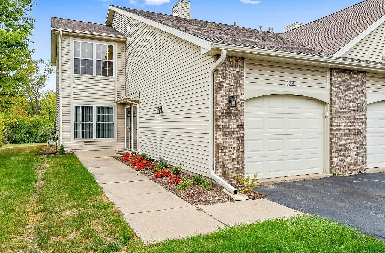 2 bed, 1240 sqft, $1,650 — Photo 1