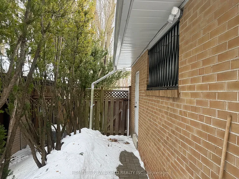 59 Forest Grove Dr #BASEMENT — Photo 21