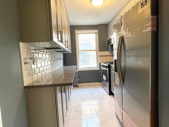 4th image of 3321 Fish Ave #1