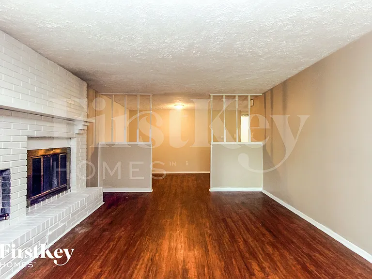 1733 Alimingo Dr — Photo 3