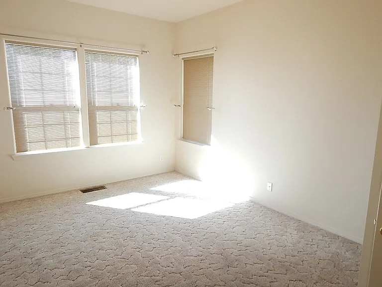 715 NE Fieldstone Ct — Photo 12