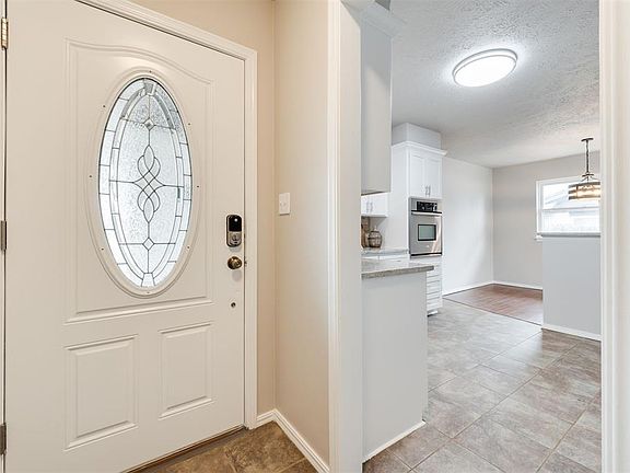 3rd image of 2025 Plymouth Ln