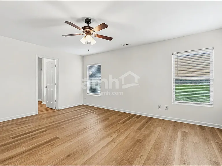 416 Magna Dr — Photo 10