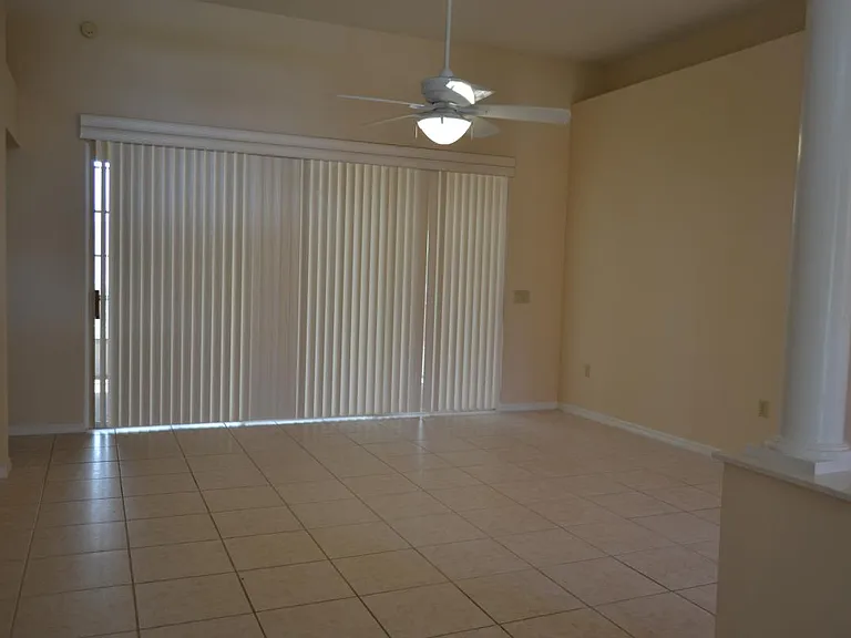 318 W Hillmoor Ln — Photo 6