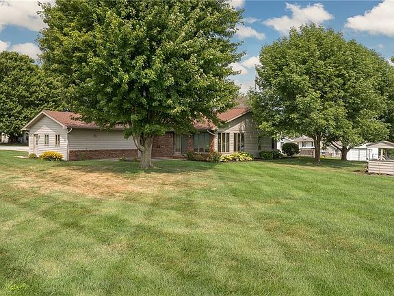 3rd image of 1602 Ridge Dr