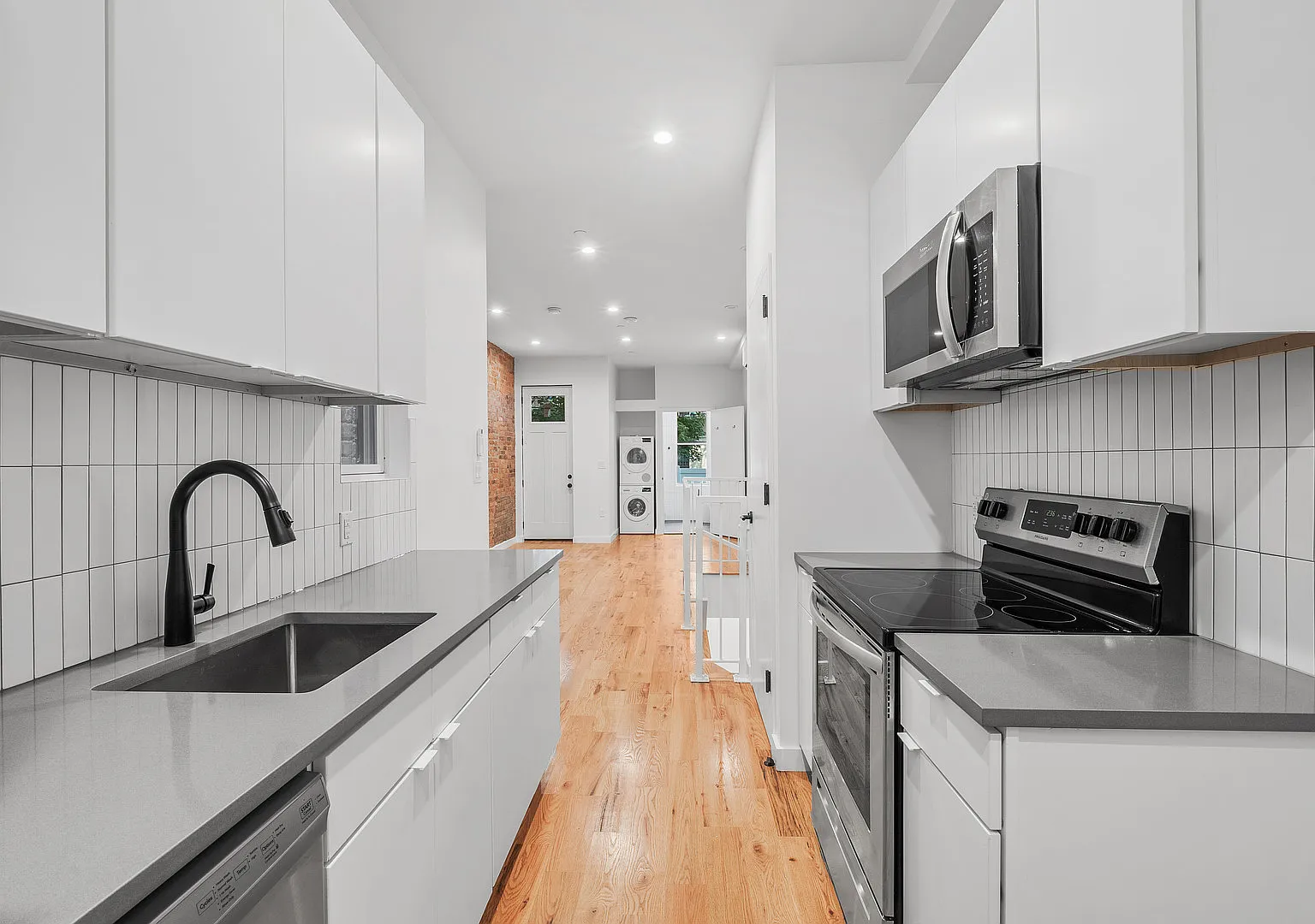 284 Suydam Street — Photo 1