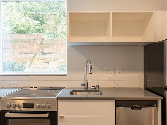 2nd image of 1202 E Thomas St #1-217