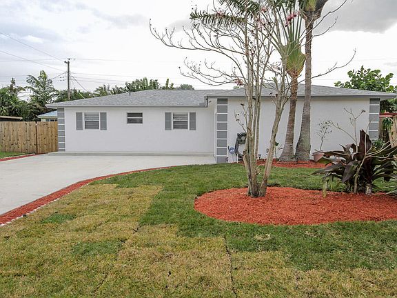Home For Sale In Tropic Palms