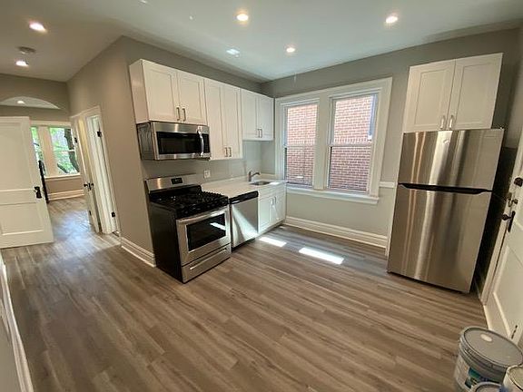 3rd image of 1714 N Wolcott Ave APT 2F