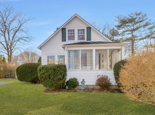 60 Red Bridge Rd, Center Moriches, NY 11934