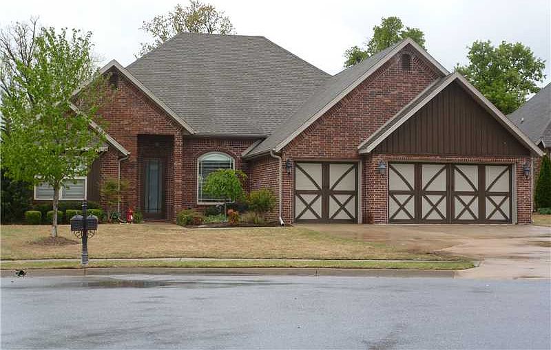 1st image of 4304 Woodview Dr