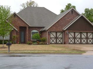 4304 Woodview Dr, Rogers, AR 72758