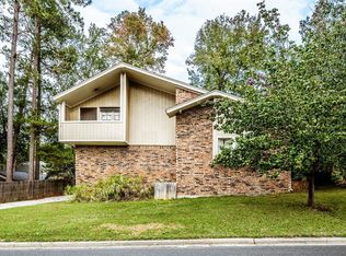 422 River Oaks Dr, Huntsville, TX 77340